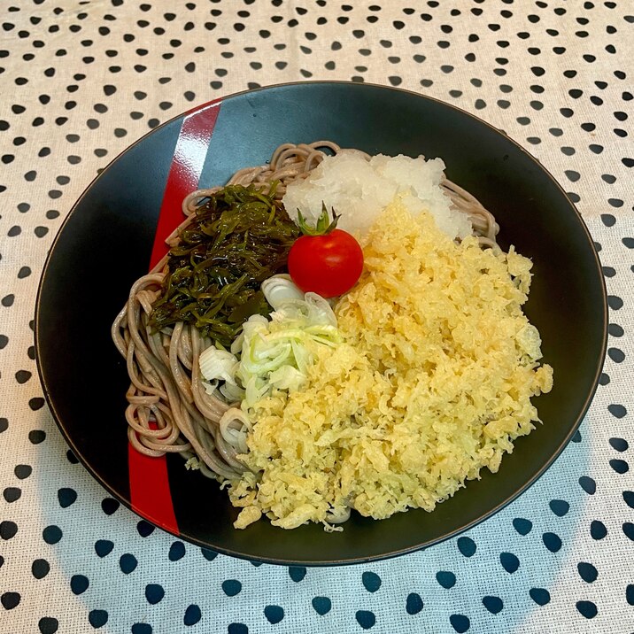 ぜんぶ混ぜ混ぜしてどうぞ♡めかぶ揚げ玉おろし蕎麦